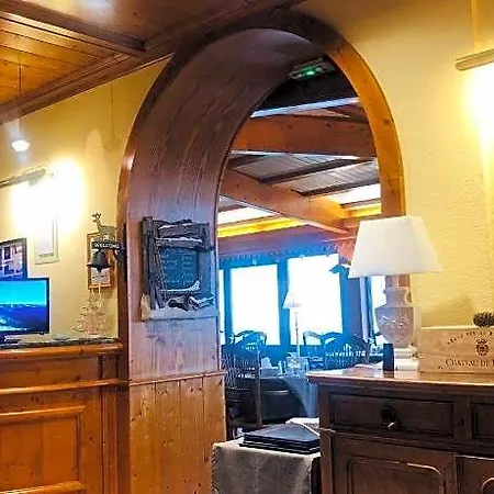 De La Chaume De Balveurche Hotel 2*